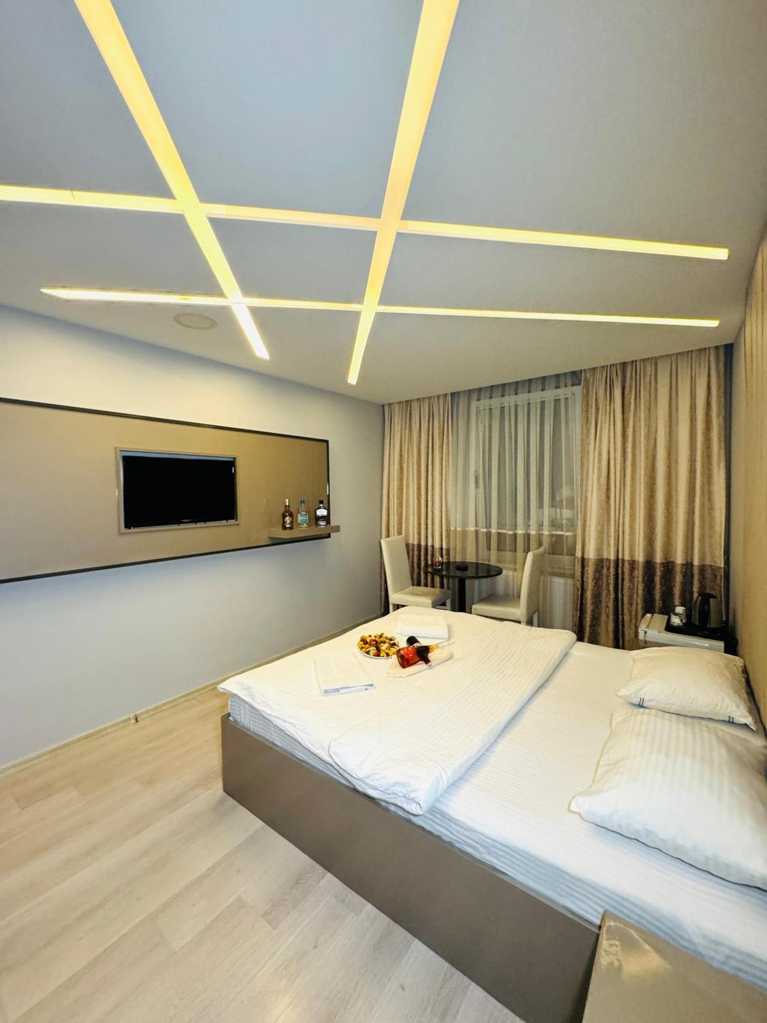 Blueway Hotel อิสตันบูล ภายนอก รูปภาพ