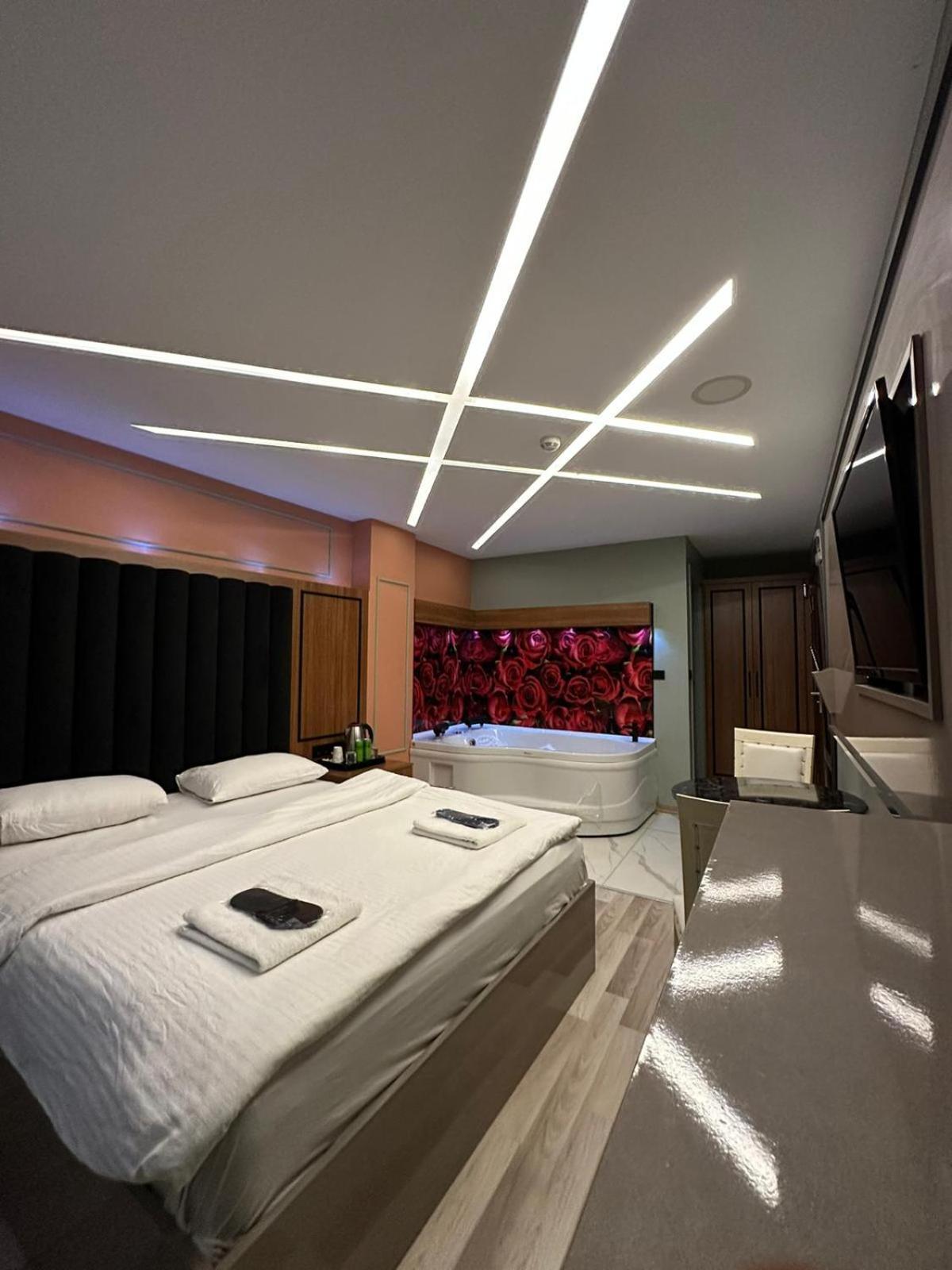 Blueway Hotel อิสตันบูล ภายนอก รูปภาพ